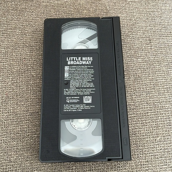 5/$25 Vintage Shirley Temple Little Miss Broadway VHS Movie 1938 Remake Musical - Picture 3 of 4